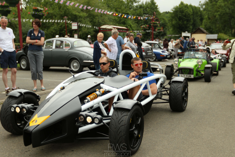 Illustration for article titled Classic British Welcome Photos (Le Mans Carshow)